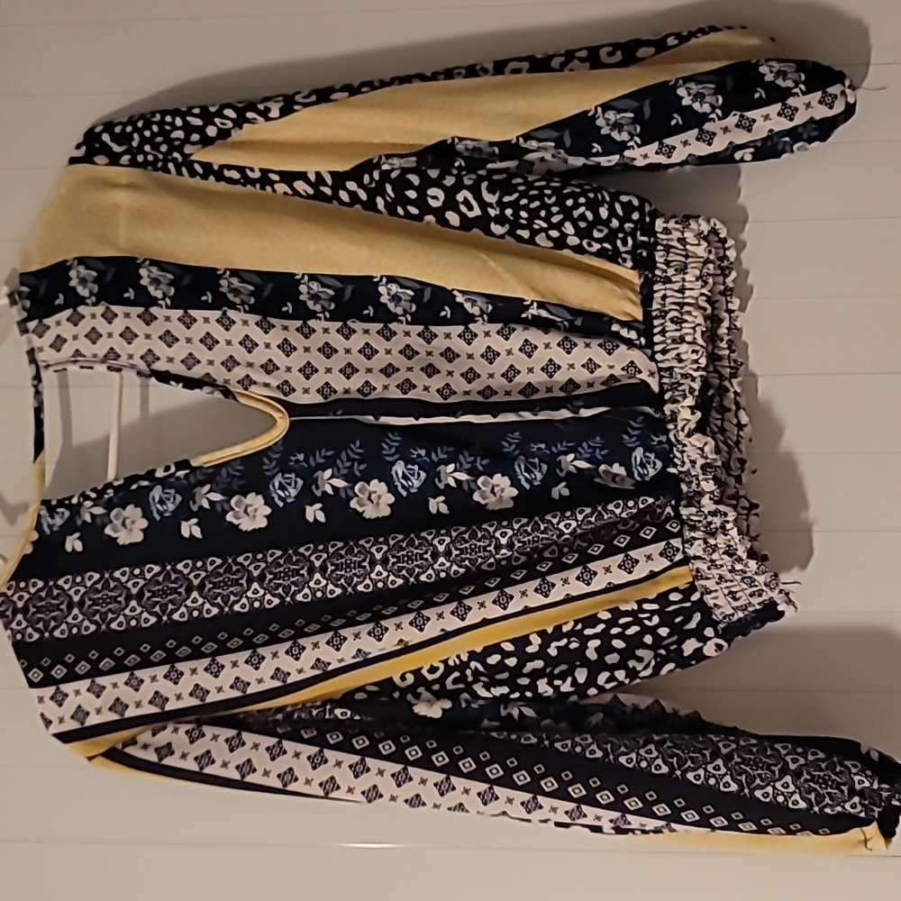 Blouse - Picture 2 of 3